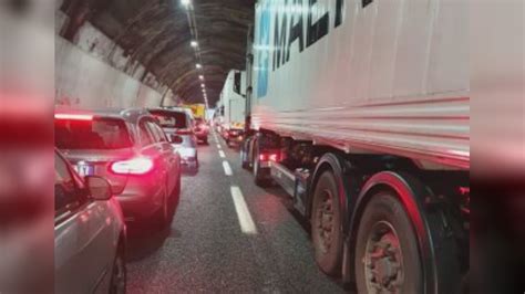 Autostrade In Tilt Due Incidenti Su A E A Code Chilometriche