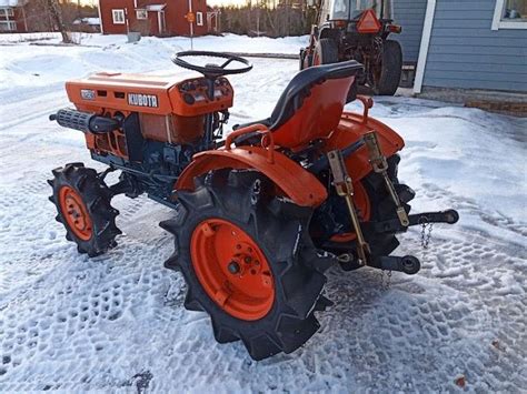 Kubota B7001