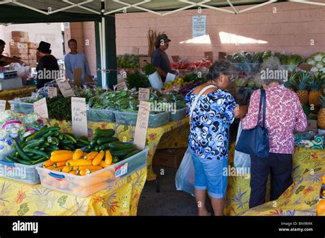 Hawaii Fruit Stand High Resolution Stock Photography And Images Alamy