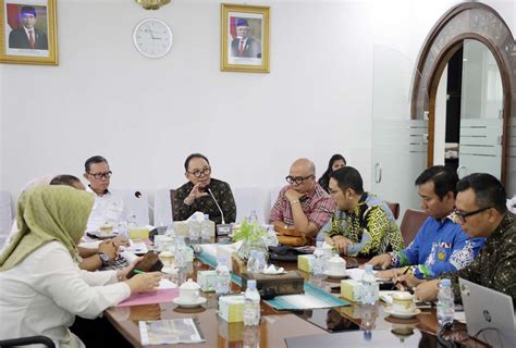 Sekdaprov Fahrizal Pimpin Rapat Persiapan Pemberian Penghargaan