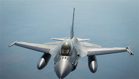 Olanda trimite până la 18 avioane de luptă F 16 în România Radu Tudor