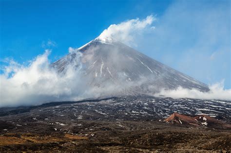 Eruption Of Eurasia S Tallest Active Volcano Sends Ash Columns Above Russian Peninsula Irish