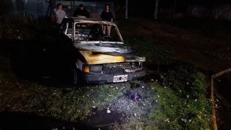 Se Incendi Un Auto En El Barrio Calafate Y Las P Rdidas Fueron Totales