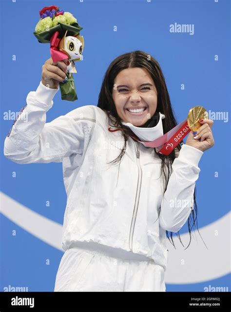 U.S. swimmer Anastasia Pagonis poses with her gold medal for the women ...