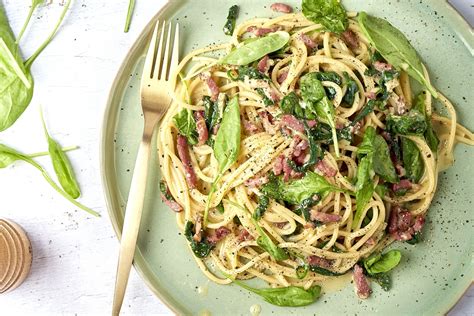 Spinazie Wokken Met Spekjes En Champignons
