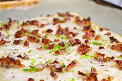 Flammkuchen Mit Zwiebel Und Speck Rezept