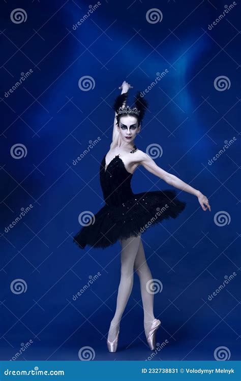 Retrato De Uma Jovem E Incrivelmente Bonita Bailarina Em Roupas De Balé