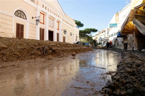 Decenas De Desaparecidos En Ischia