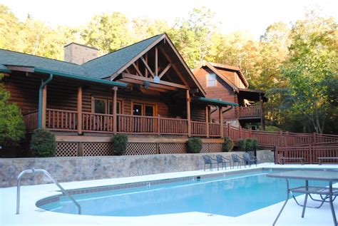 Wears Valley Cabin - Creekside Hideaway - 1 Bedroom - Sleeps 6 - Jacuzzi - Swimming Pool Access ...