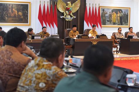 Sidang Kabinet Perdana Presiden Prabowo Instruksikan Jajarannya Segera