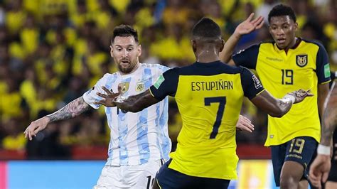 Con un golazo de Messi Argentina derrotó a Ecuador en el Monumental