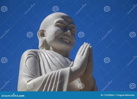 Gran Estatua Blanca De Buddha En Da Nang Central Vietnam Imagen De