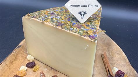 La Tomme Aux Fleur Fromage Au Lait De Vache Thermis