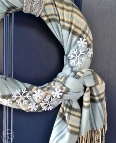 15 Easy Diy Winter Wreaths You Can Keep Up After Christmas