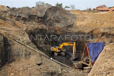 TAMBANG PASIR ILEGAL ANTARA Foto