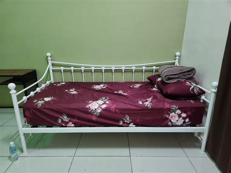 White Metal Daybed - Unearth Store