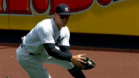 Aaron Judge makes a sliding catch in right field | 04/18/2021 | New ...