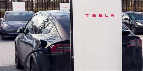 Tesla Opens First V4 Supercharger In The UK With Display And Credit