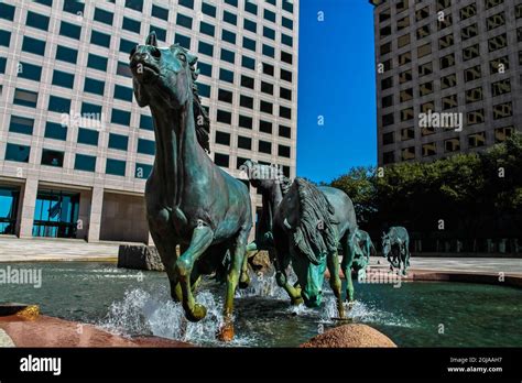 The Bronze Sculpture, "Mustangs of Las Colinas" in Williams Square ...