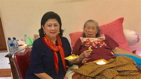 Sunarti Sri Hadiyah Istri Letjen Sarwo Edhie Wibowo Ibu Mertua SBY