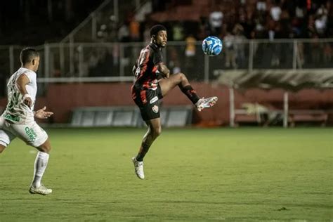 Técnico do Vitória comemora título simbólico da Série B Motivo de