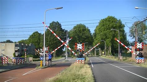 Spoorwegovergang Heerenveen Dutch Railroad Crossing Youtube