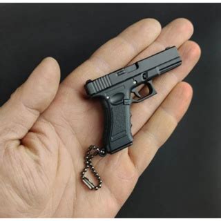 Chaveiro Pistola De Metal Modelo Glock Escala Preto Shopee Brasil