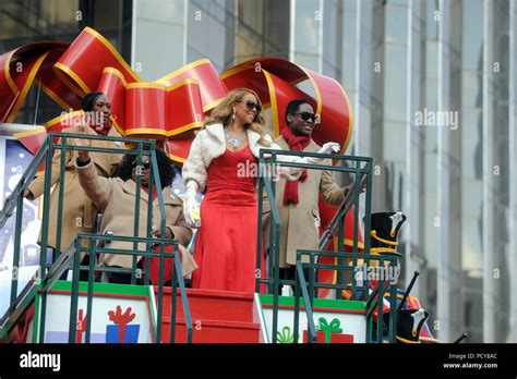 New York Ny November 26 Mariah Carey Attends The 89th Annual Macys