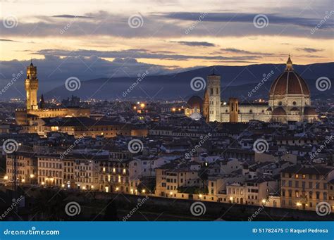 Vista Panoramica Della Città Di Firenze Alla Notte Immagine Stock