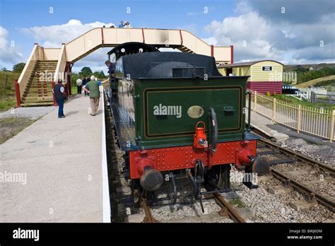 Gwr Train In Wales Hi Res Stock Photography And Images Alamy