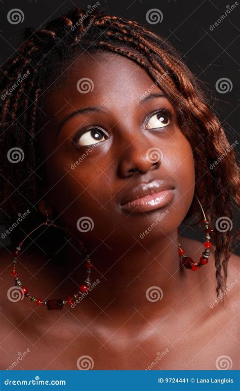 Belle Fille Africaine Image Stock Image Du Verticale 9724441