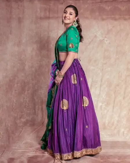 Dhvani Bhanushali Top Hot Pics And Photo