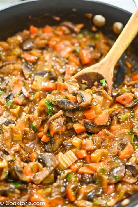 Mushroom Bourguignon | COOKTORIA