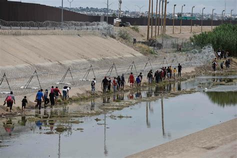 Migrantes Varados En El Norte De M Xico Arriesgan Sus Vidas Para Llegar