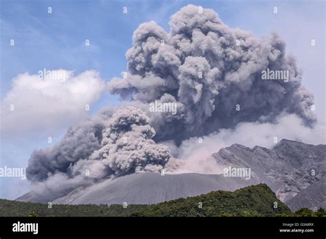 Sakurajima volcano eruption, Kagoshima, Japan Stock Photo - Alamy