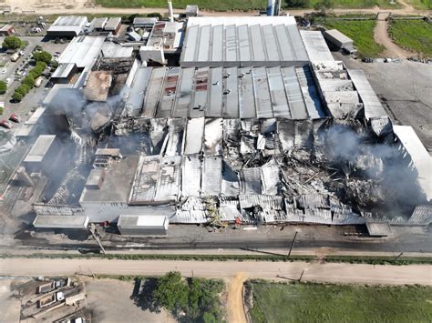 Imagens mostram área da fábrica da Cacau Show após três dias do