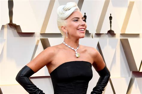 Lady Gagas Necklace Oscars Hot Sale