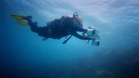 A Fun Portable Battery Powered Underwater Scooter