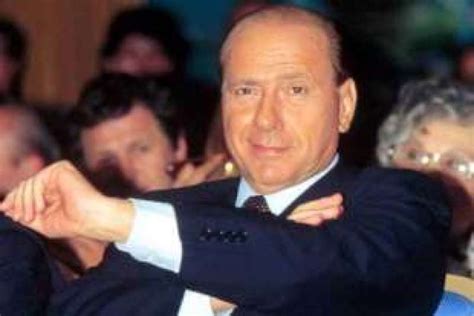 Silvio Berlusconi E Il Gesto Dell Ombrello Dago Fotogallery