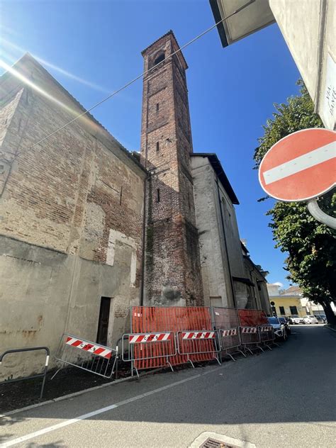 A Trecate Il Forza Venite Gente Per Raccogliere Fondi Per Il Campanile