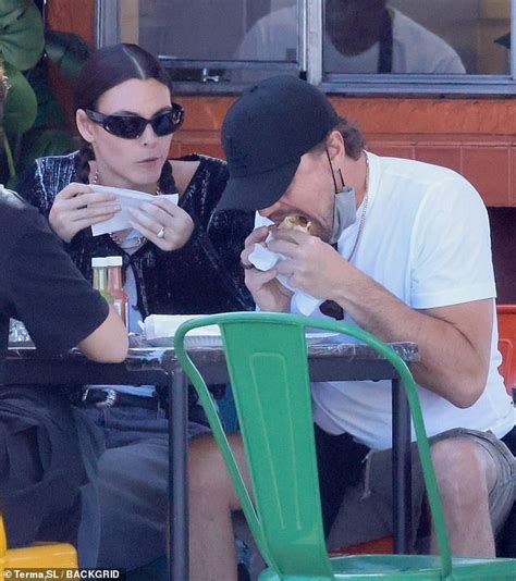 Leonardo Dicaprios Girlfriend Vittoria Ceretti Is Seen Wearing Ring On That Finger Informatnews