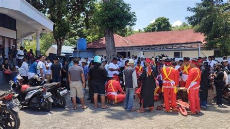 Potret Aksi Damai Aliansi Masyarakat Nusa Utara Di Mako Lantamal VIII