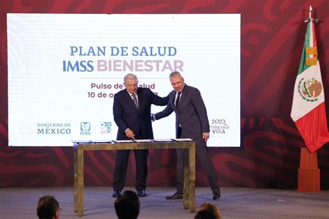 Salud Firma Bedolla Acuerdo De Federalización Del Sistema De Salud