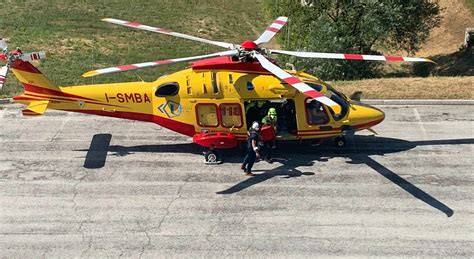 Si Schianta Con Lo Scooter Contro Un Auto Ricoverato In Eliambulanza A