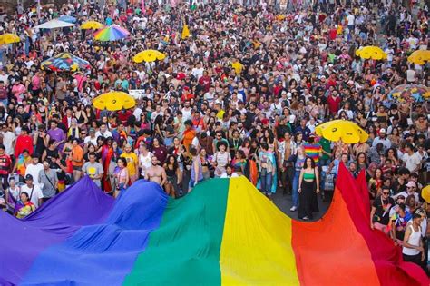 Parada Do Orgulho Lgbtqia Atrai Mil Pessoas Esplanada Metr Poles