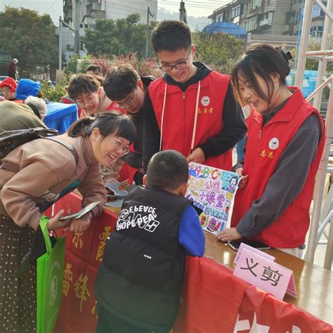 “小手拉大手，共创文明城”——海外学院（外国语学院）小红帽志愿服务团队开展社区帮扶系列活动