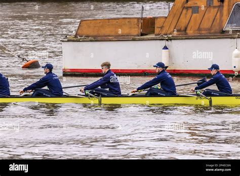 Oxford Cambridge Boat Race Stock Photo Alamy