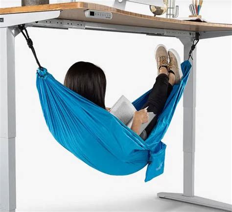 You Can Now Get A Hammock That Fits Under Your Desk So You Can Take ...