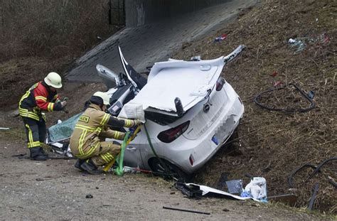 Unfall In B Blingen Schwerverletzter Fahrer Nach Sturz Von Einer