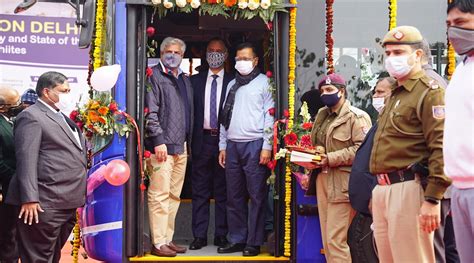 Delhi Arvind Kejriwal Flags Off Low Floor Ac Cng Buses Delhi